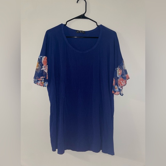Kim and Cami Tops - 2X Kim and Cami Blue Floral Sleeve Top